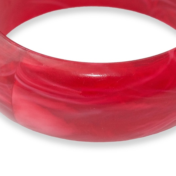 Vintage Italian Red Marbled Plastic Bangle Bracelet Made in Italy - Picture 3 of 4